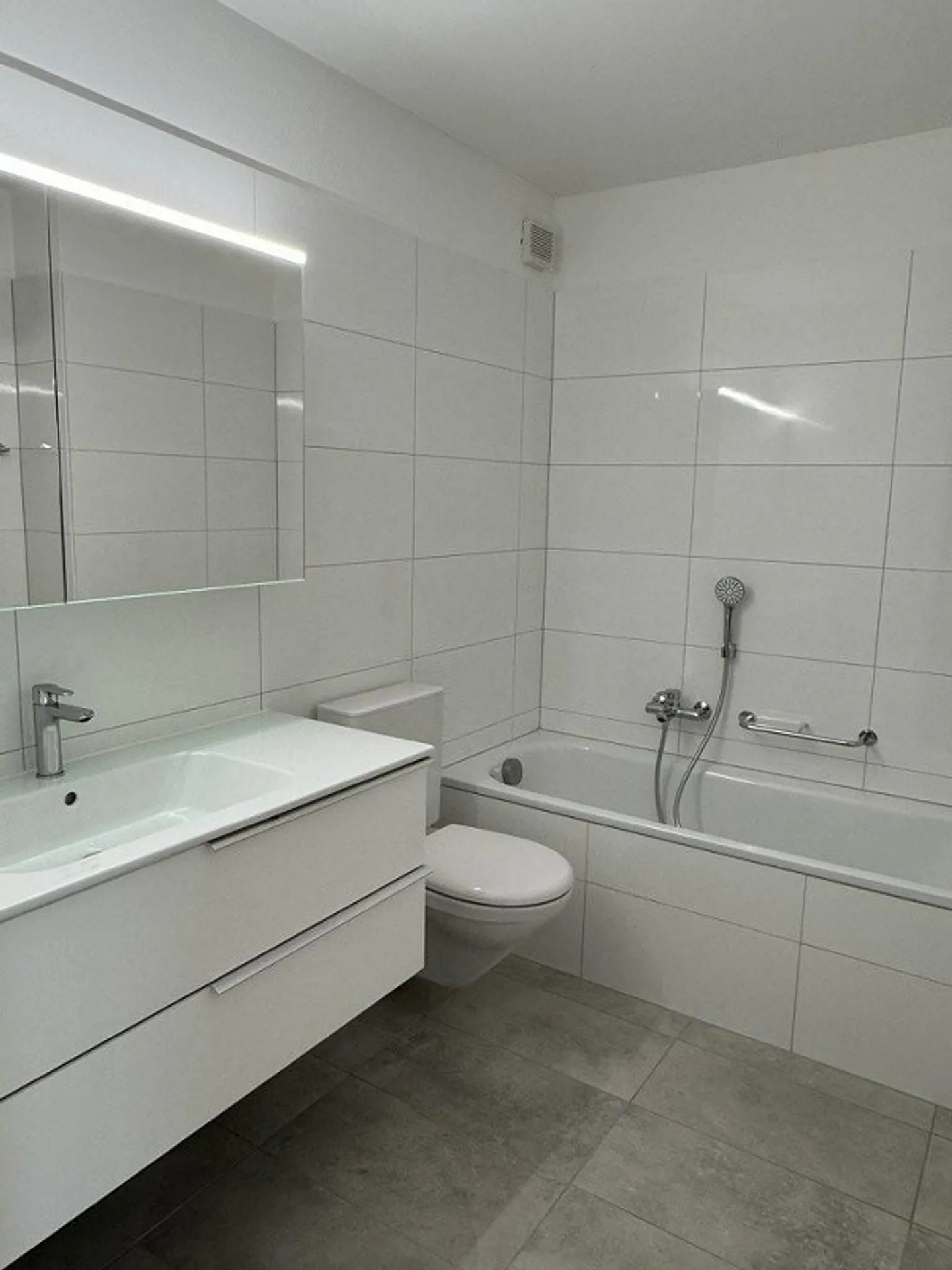 Zu vermieten: geräumige und helle 3,5-Zimmer-Wohnung in Minusio. - Foto 7 von 8