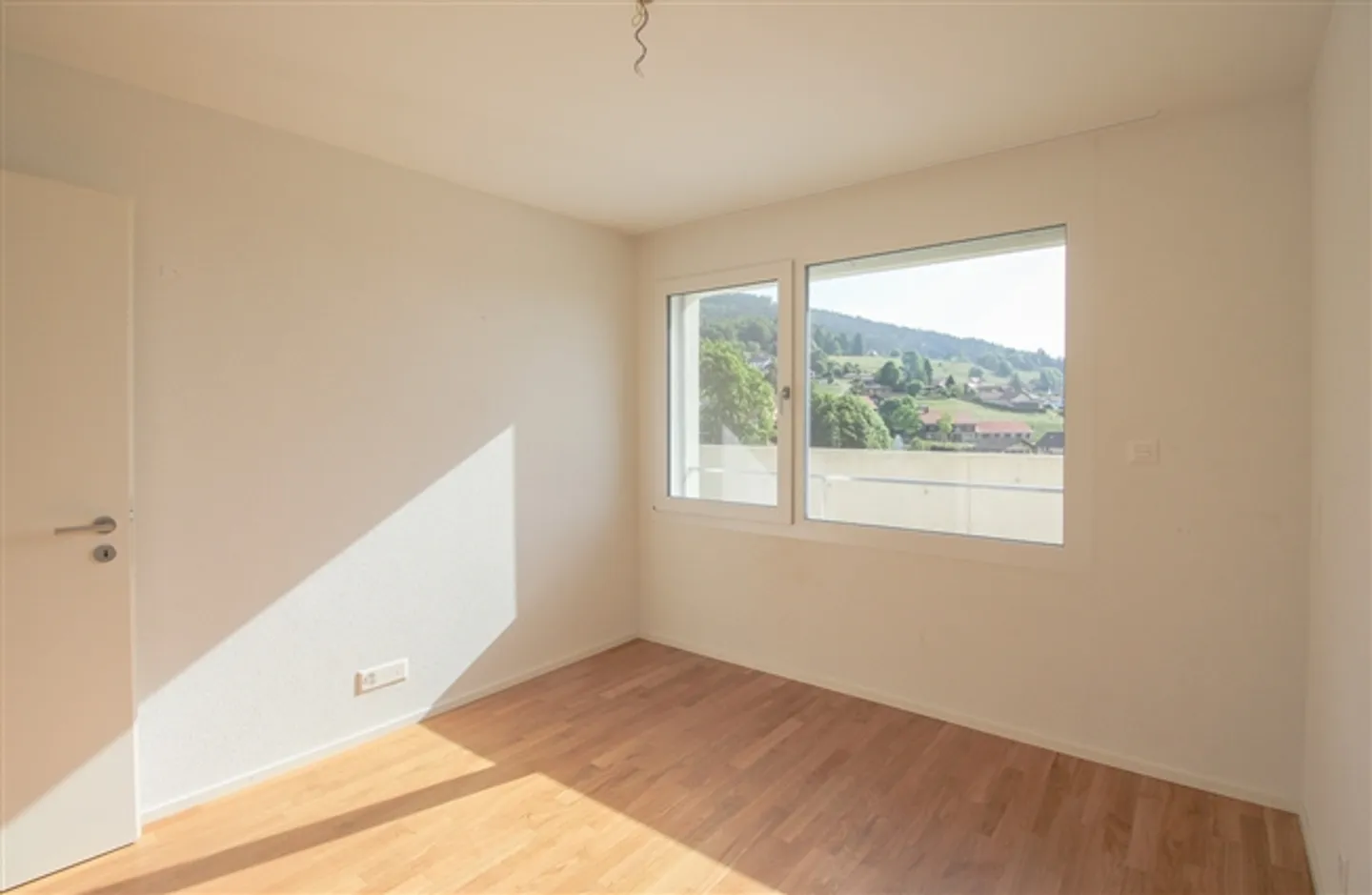 «Moderne 3.5 Zimmerwohnung mit Terrasse
Tiefgarage - Aufzug» - Foto 9 von 15