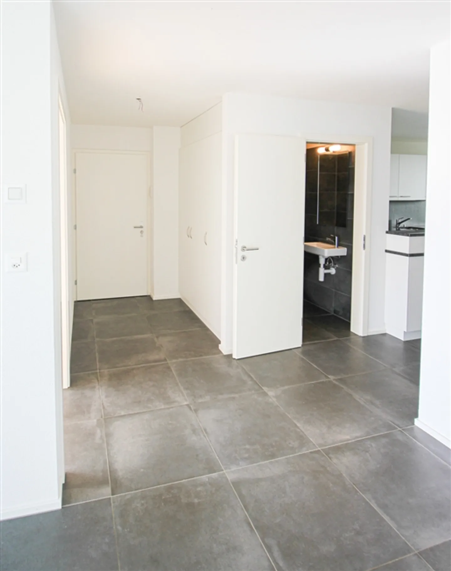 «Moderne 3.5 Zimmerwohnung mit Terrasse
Tiefgarage - Aufzug» - Foto 10 von 15