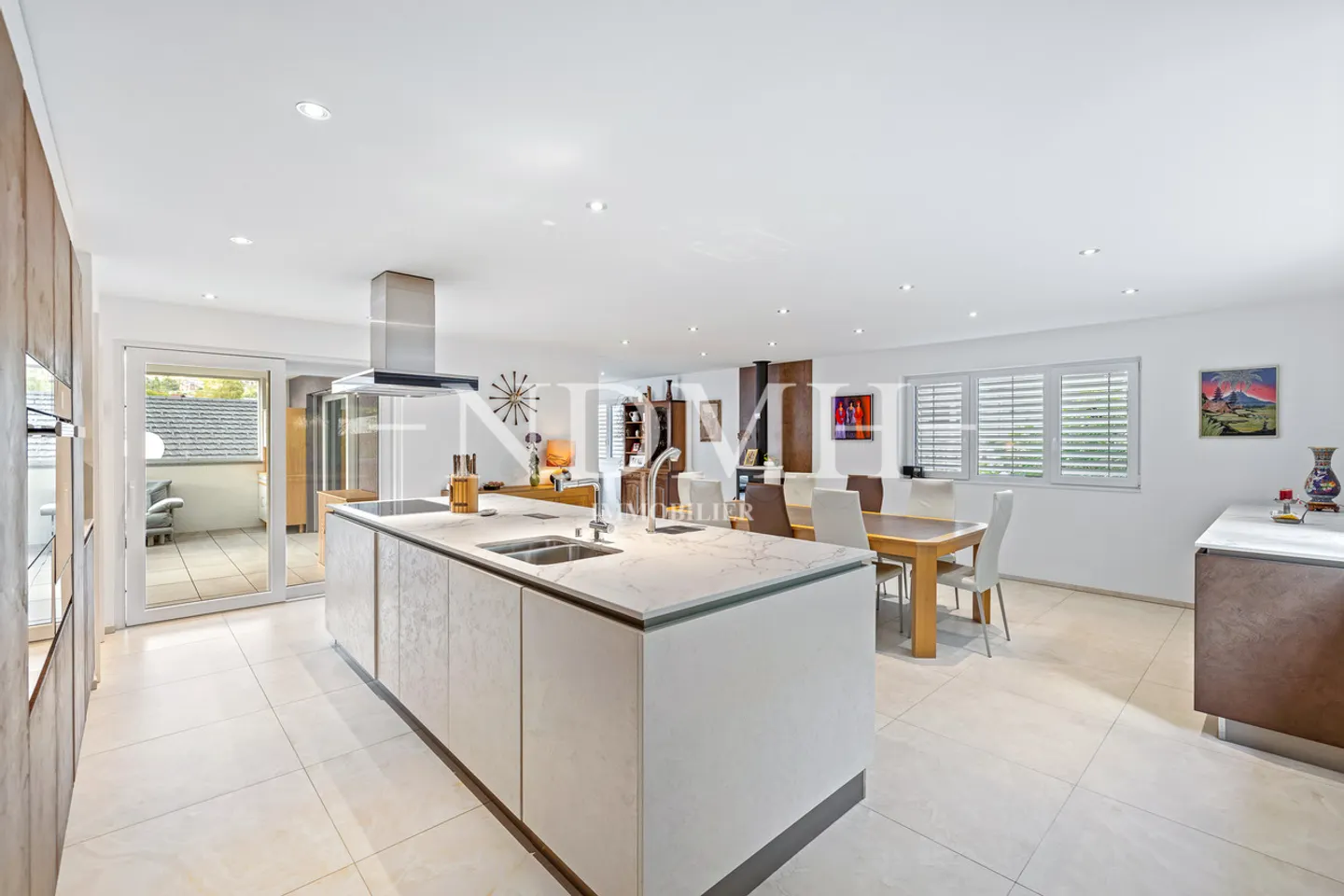 Spacious Apartment with Terraces - Photo 2 of 14