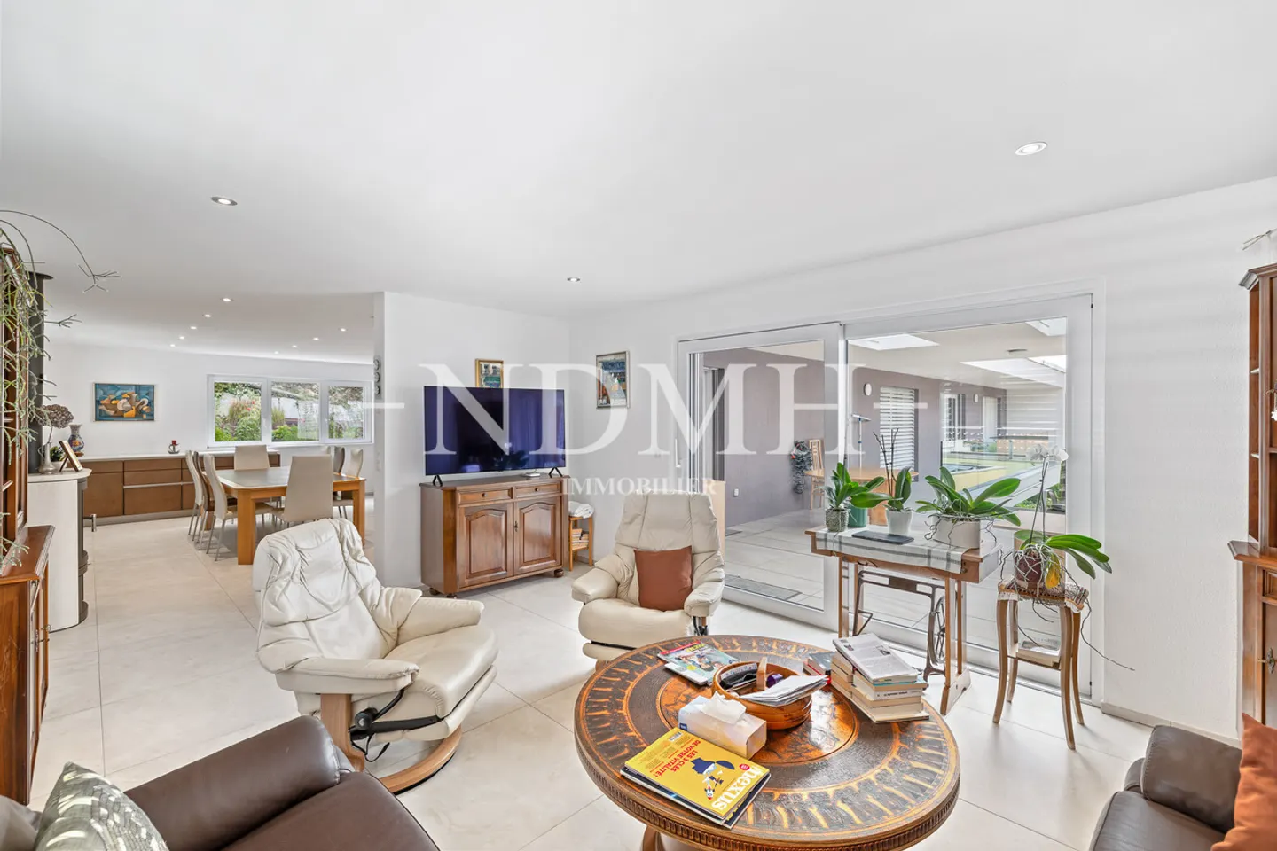 Spacious Apartment with Terraces - Photo 3 of 14