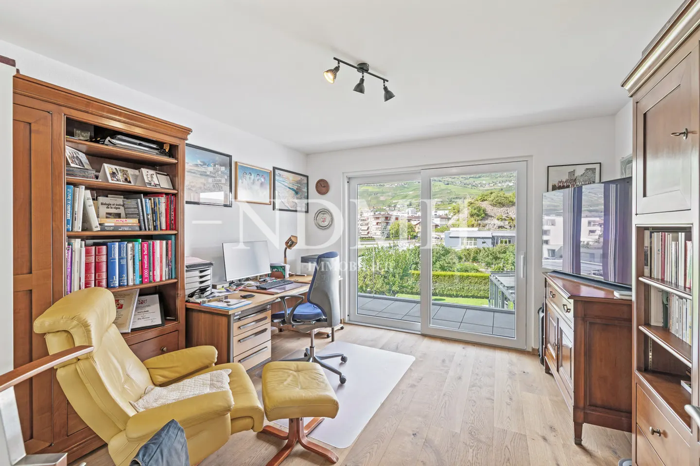 Spacious Apartment with Terraces - Photo 7 of 14