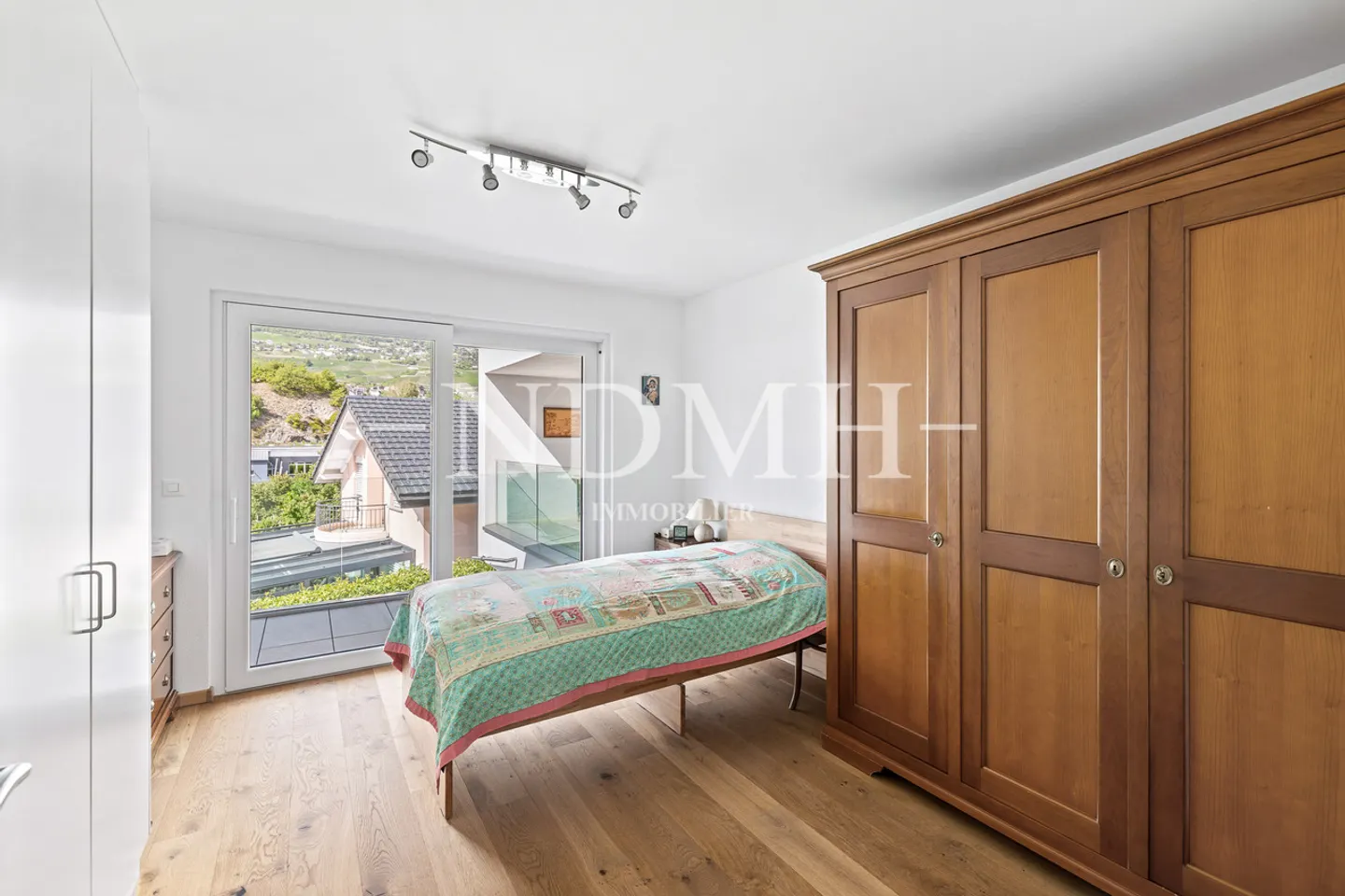 Spacious Apartment with Terraces - Photo 8 of 14