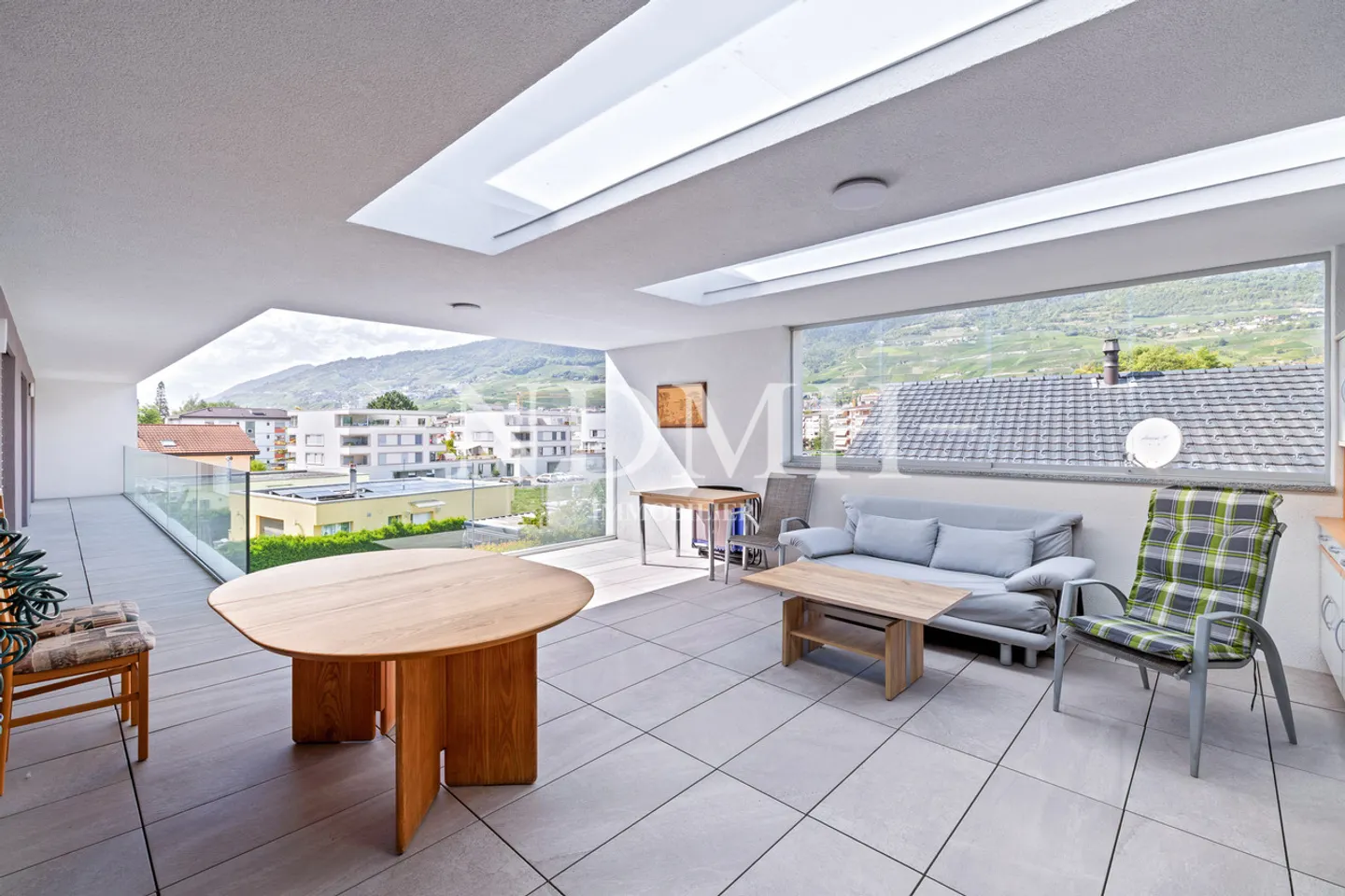 Spacious Apartment with Terraces - Photo 12 of 14