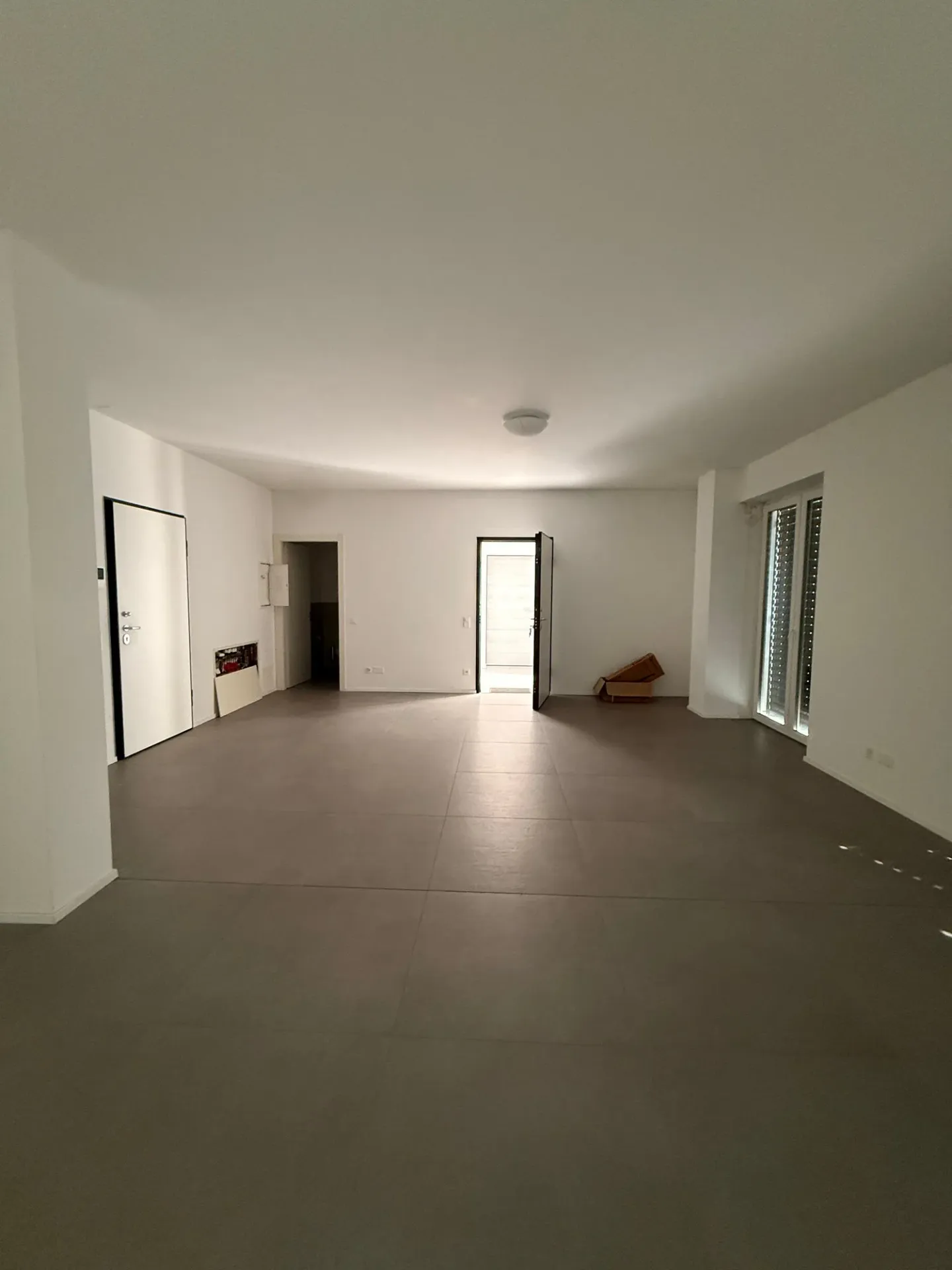 LIGORNETTO - Commercial space for rent - Photo 3 of 4