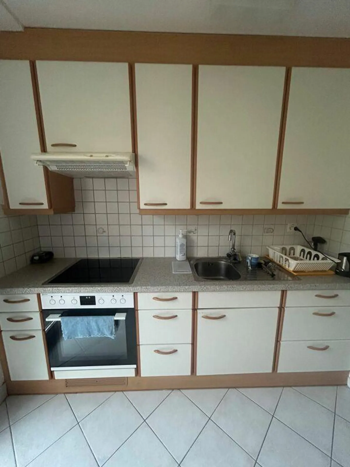 Appartement simple dans un quartier calme - Photo 3 sur 8