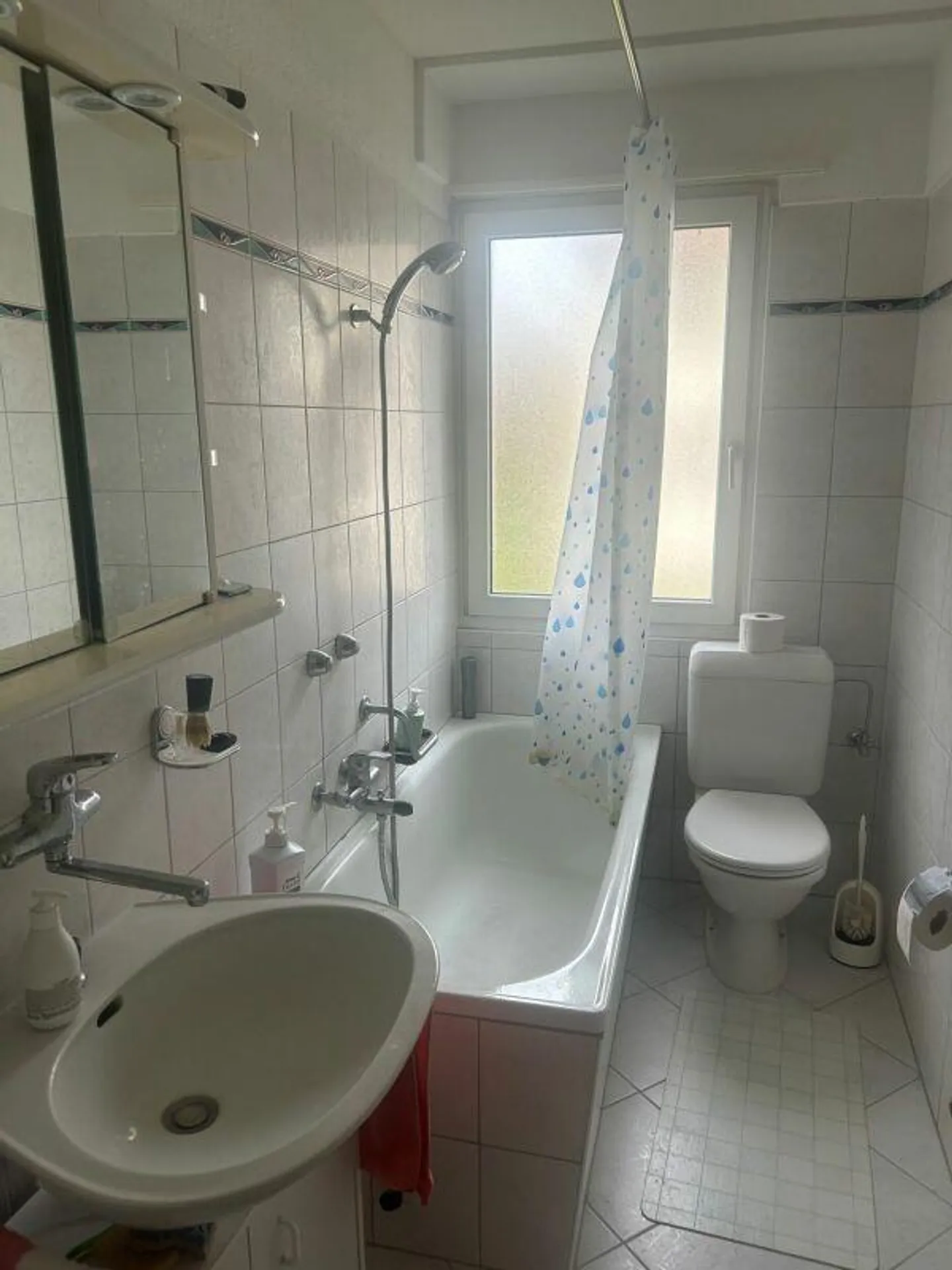 Appartement simple dans un quartier calme - Photo 4 sur 8