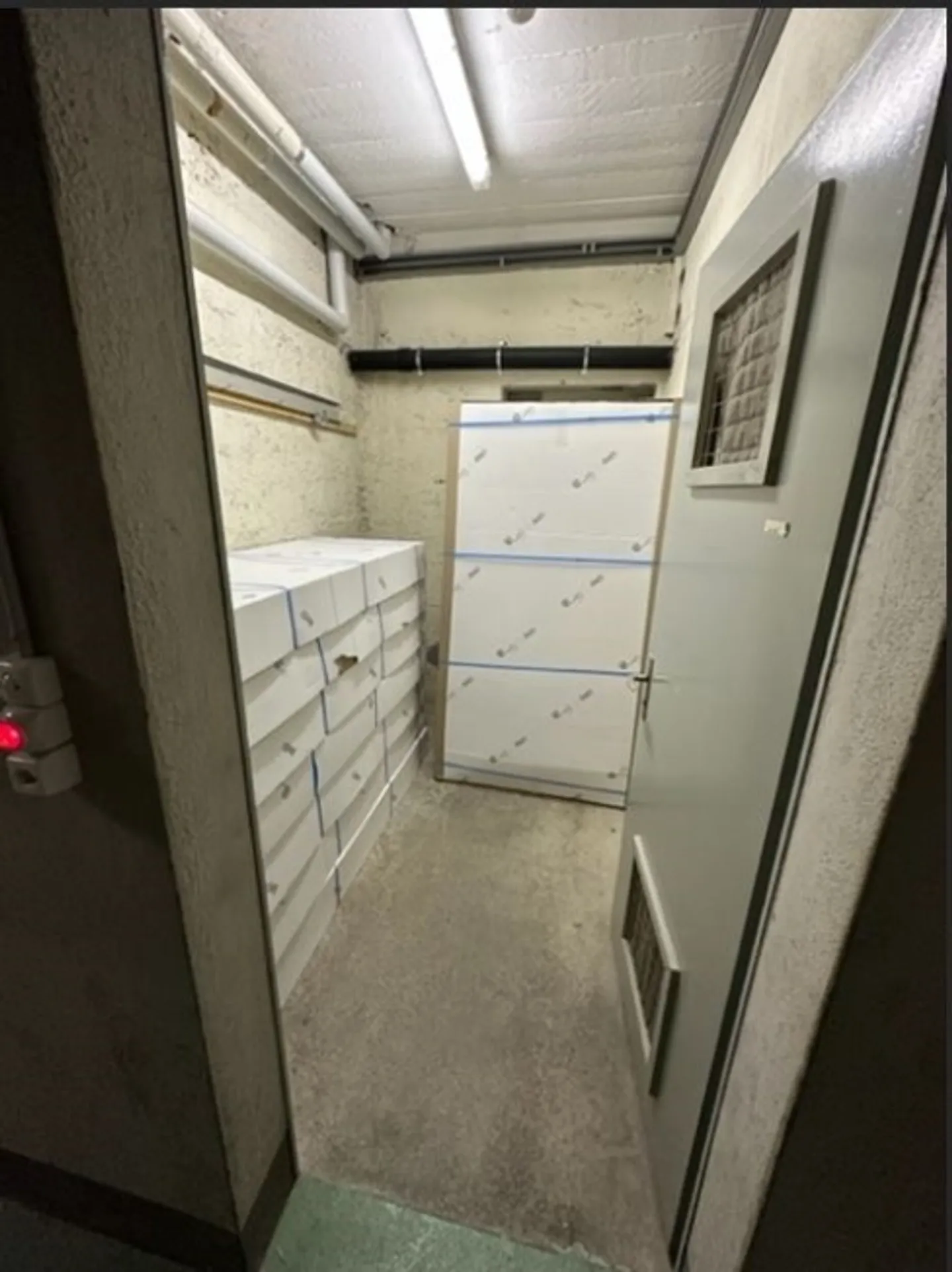 Emplacement unique ! Salle de stockage à Spiez - Photo 2 sur 3