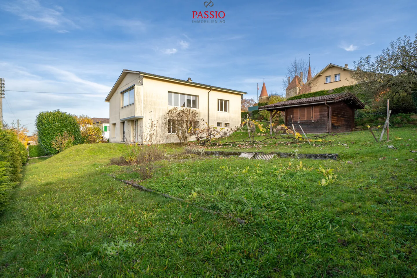 Haus mit 6,5 Zimmern und enormem Grundstück sowie atemberaubendem Blick - Foto 2 von 29