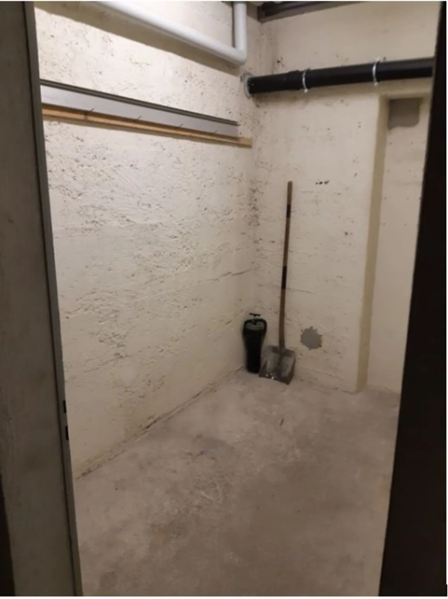 Emplacement unique ! Salle de stockage à Spiez - Photo 3 sur 3