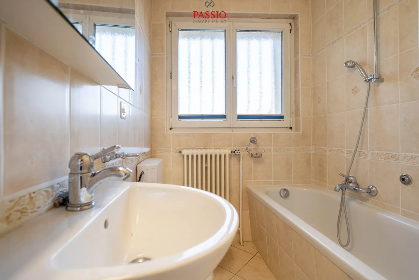 Haus mit 6,5 Zimmern und enormem Grundstück sowie atemberaubendem Blick - Foto 12 von 29