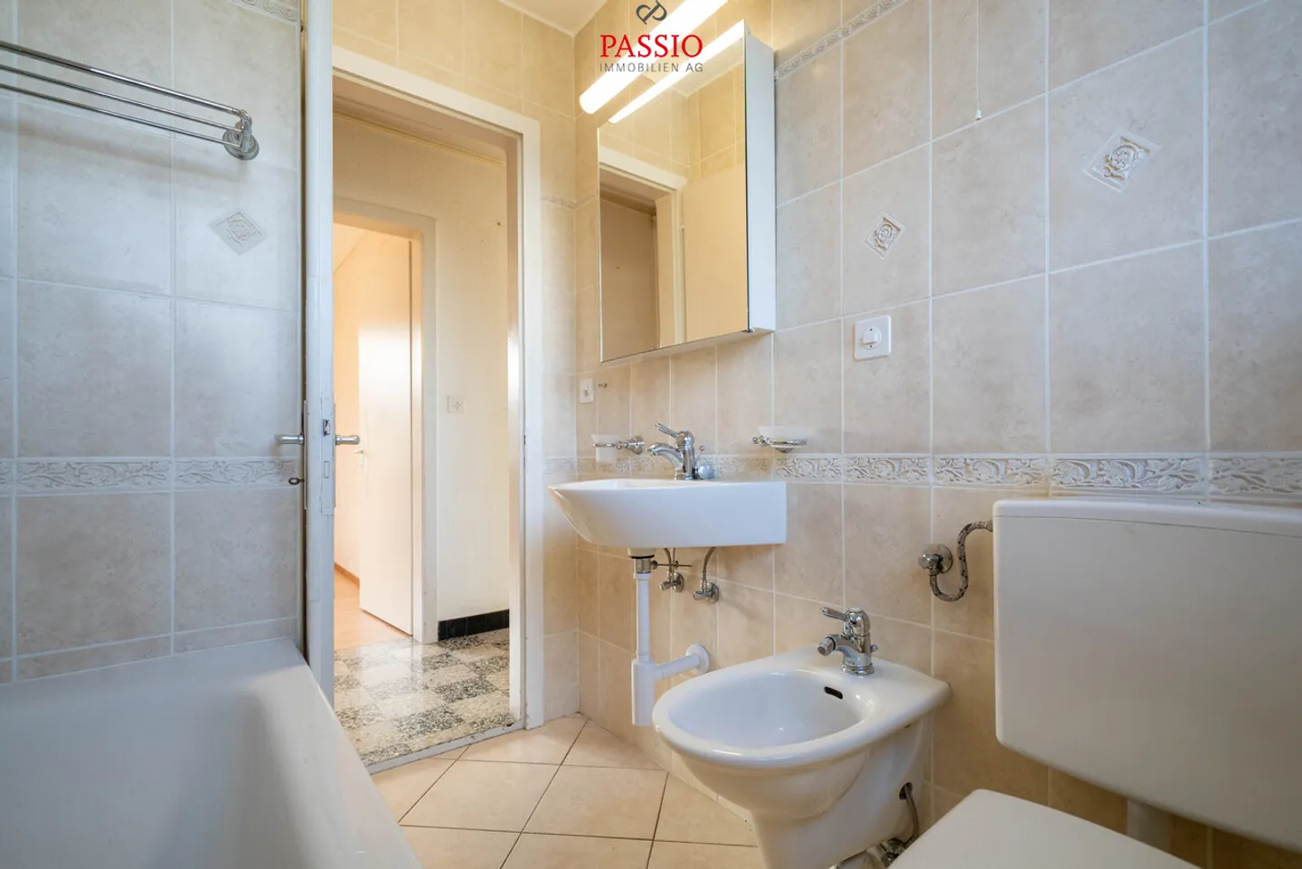 Haus mit 6,5 Zimmern und enormem Grundstück sowie atemberaubendem Blick - Foto 13 von 29