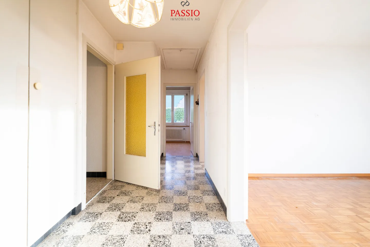 Haus mit 6,5 Zimmern und enormem Grundstück sowie atemberaubendem Blick - Foto 8 von 29