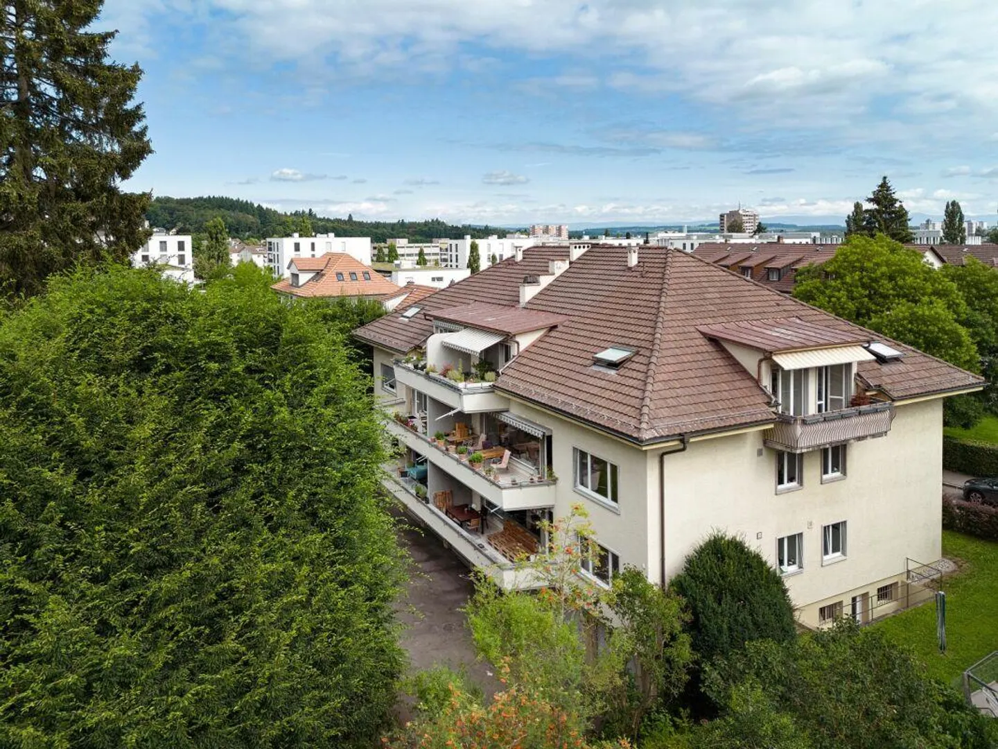 Appartamento mansardato 4 1/2 locali con bella vista & camino - Foto 1 di 19