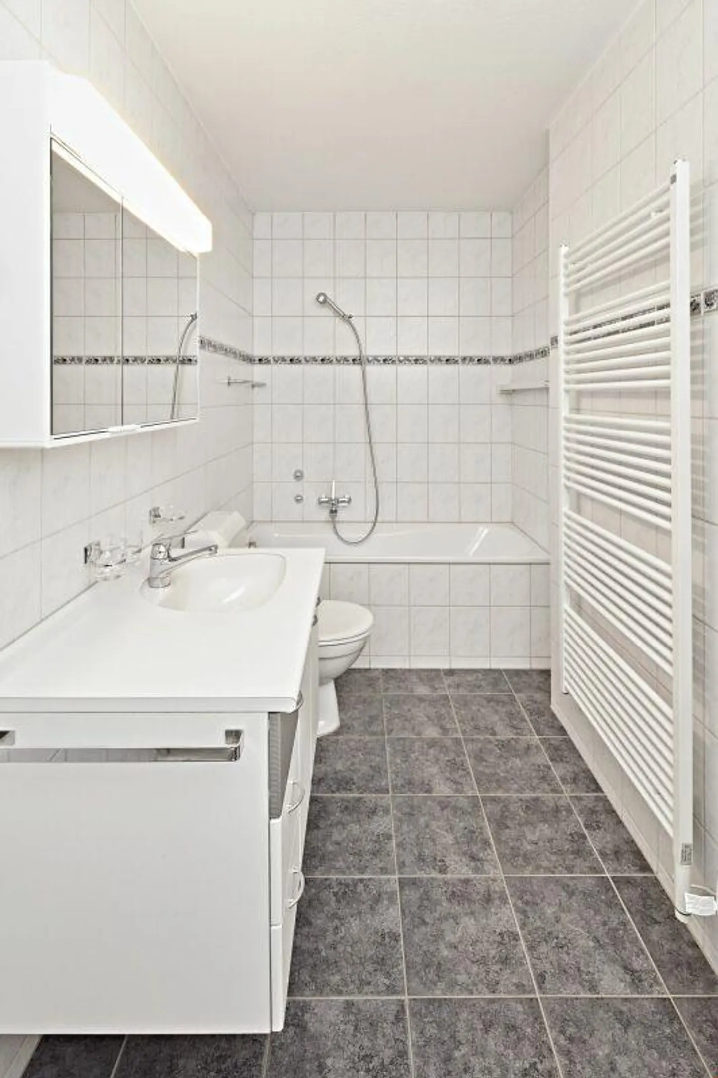 Appartamento mansardato 4 1/2 locali con bella vista & camino - Foto 8 di 19