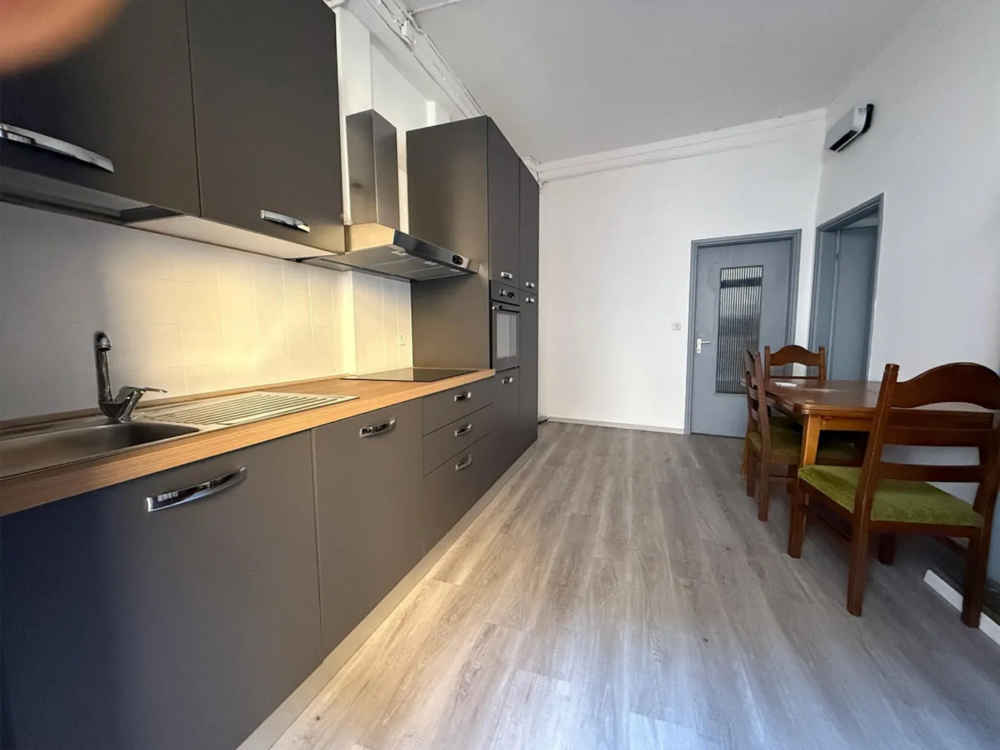 Haus zur Renovierung mit Projekt in Riva San Vitale Zentrum - Foto 1 von 7