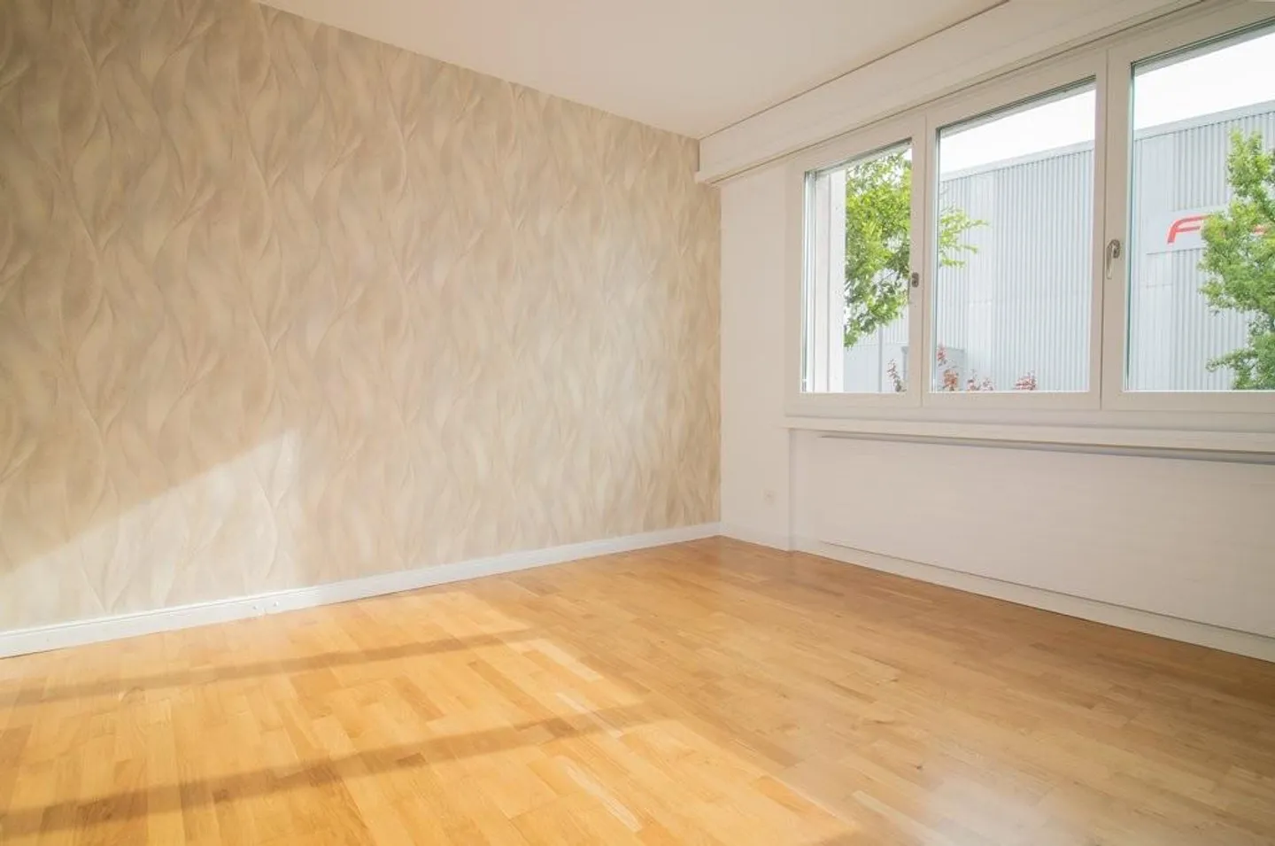 Appartamento spazioso con cucina moderna, balcone e terrazza - Foto 1 di 12
