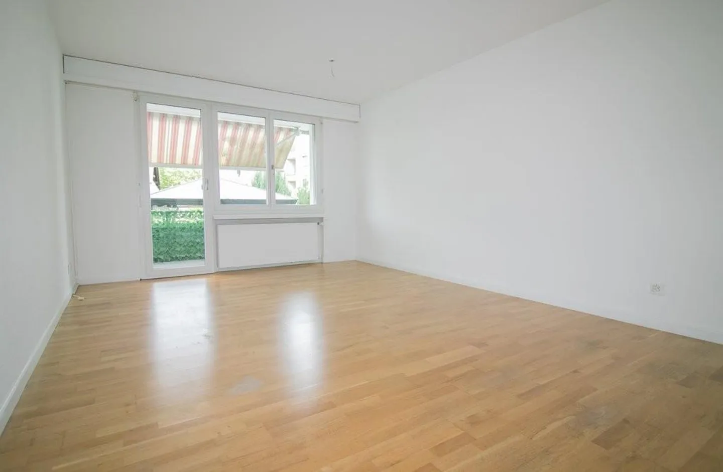 Appartamento spazioso con cucina moderna, balcone e terrazza - Foto 4 di 12