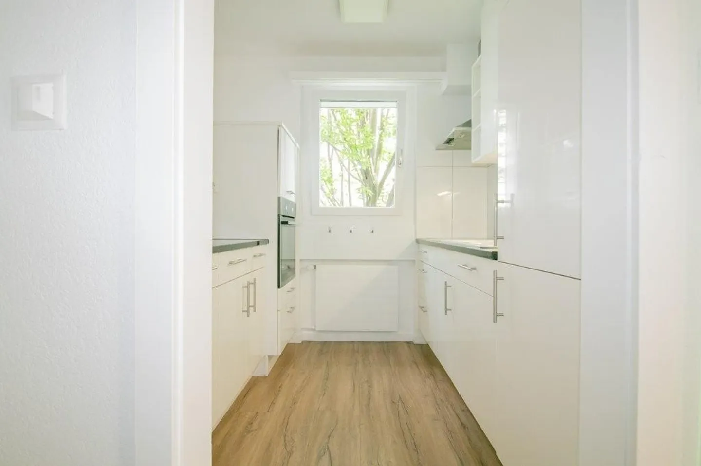 Appartamento spazioso con cucina moderna, balcone e terrazza - Foto 6 di 12