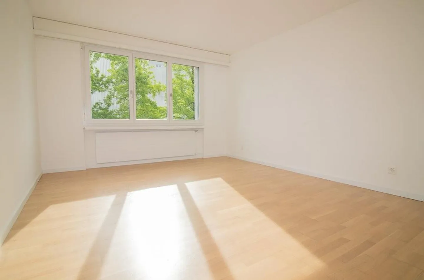 Appartamento spazioso con cucina moderna, balcone e terrazza - Foto 7 di 12