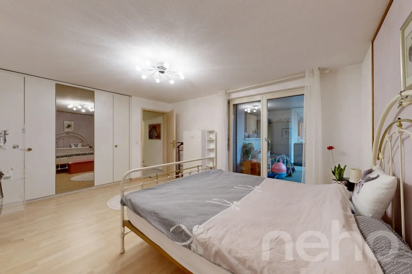 Spacious Terrace Apartment with Garden - Photo 5 of 12