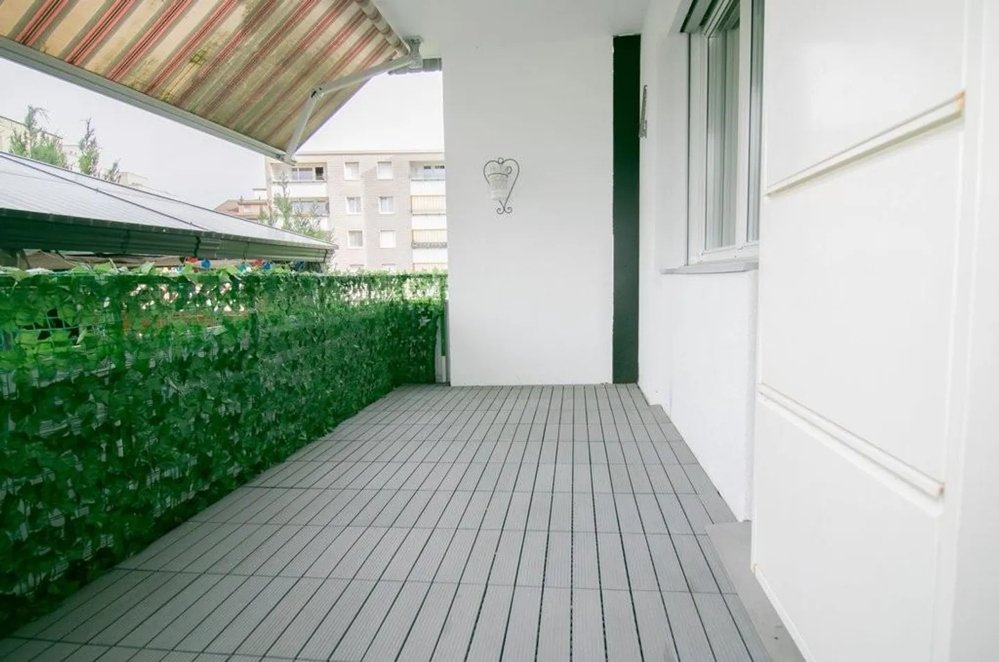 Appartamento spazioso con cucina moderna, balcone e terrazza - Foto 9 di 12
