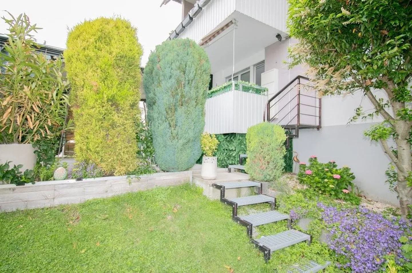 Appartamento spazioso con cucina moderna, balcone e terrazza - Foto 10 di 12