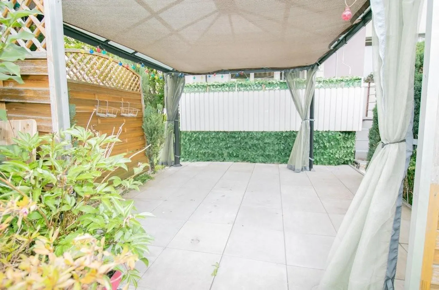 Appartamento spazioso con cucina moderna, balcone e terrazza - Foto 11 di 12