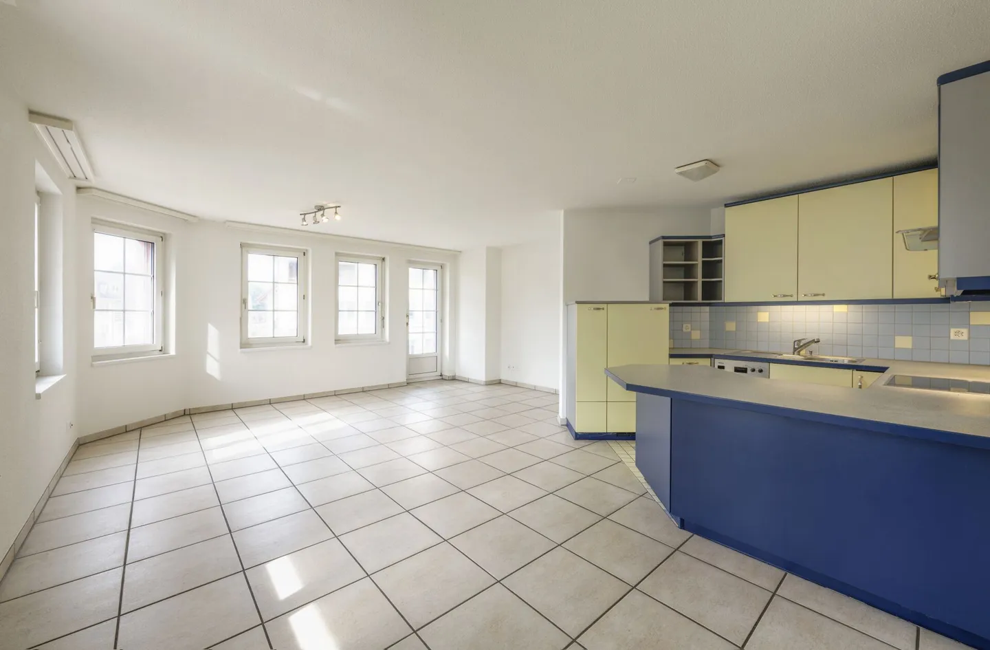 Appartement spacieux et abordable de 3,5 pièces au centre de Wildegg - Photo 1 sur 15