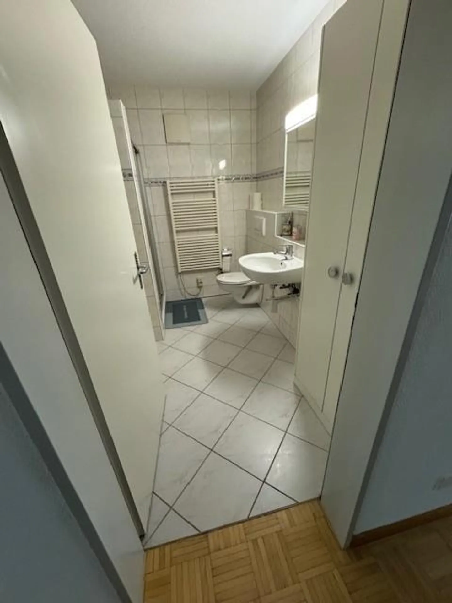 Appartamento di 2,5 stanze situato in una zona tranquilla nel centro - Foto 2 di 7