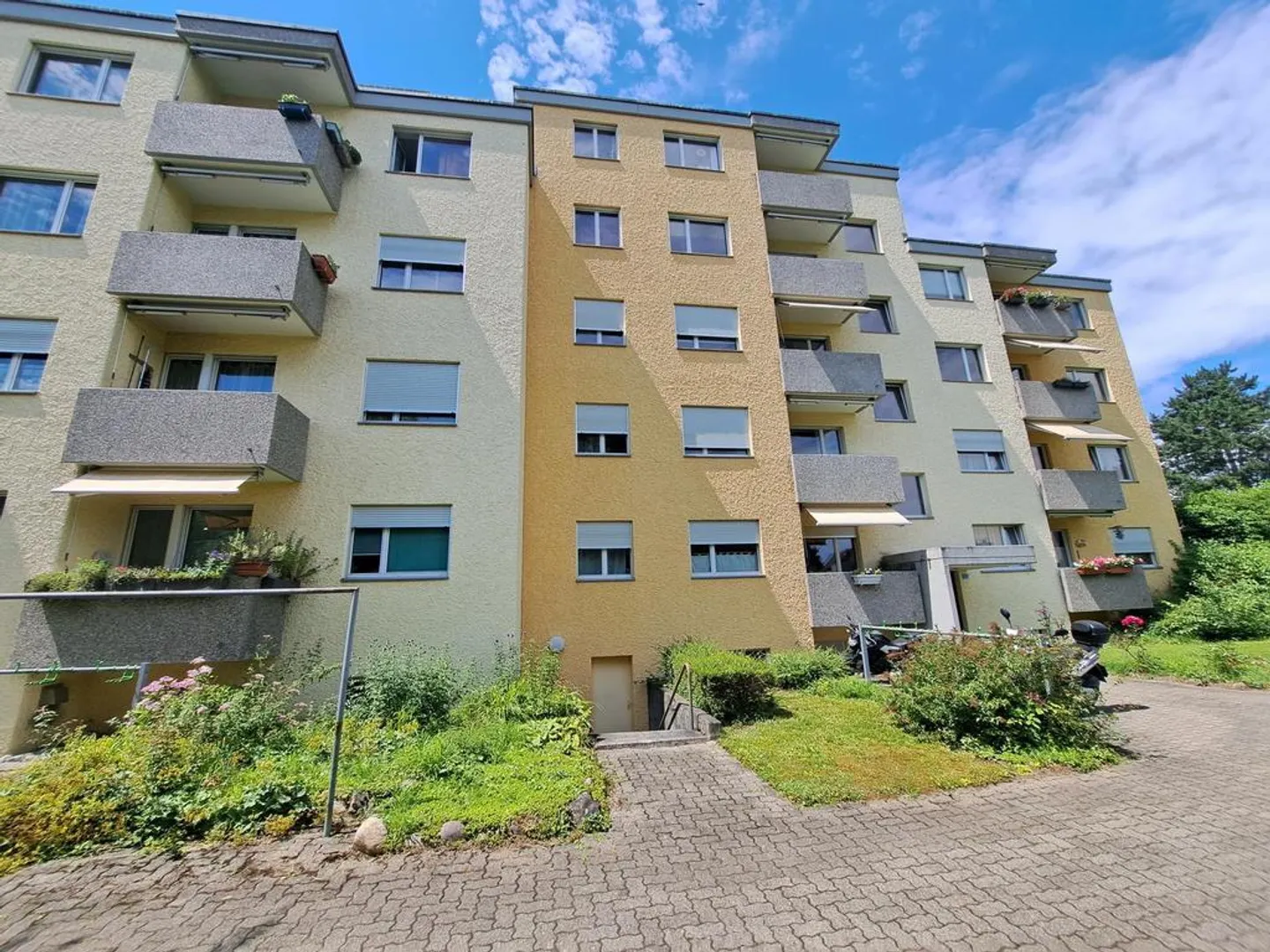 Grosszügige Wohnung im Zentrum von Dietlikon - Foto 1 von 10