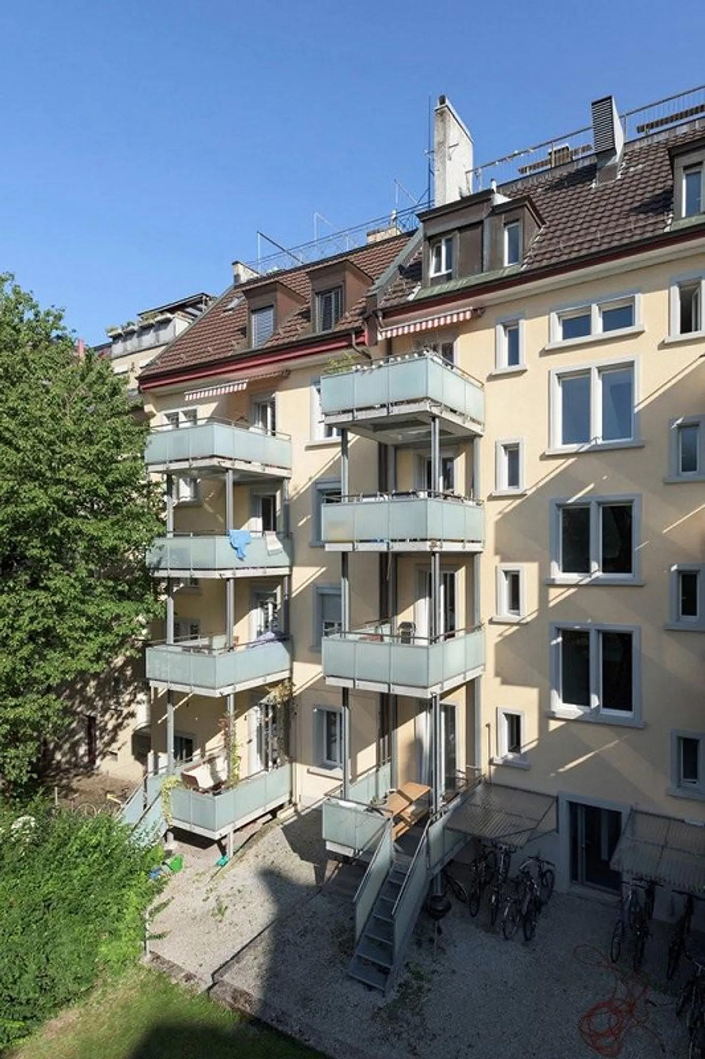 Old Building Apartment at Goldbrunnenplatz - Photo 2 of 10