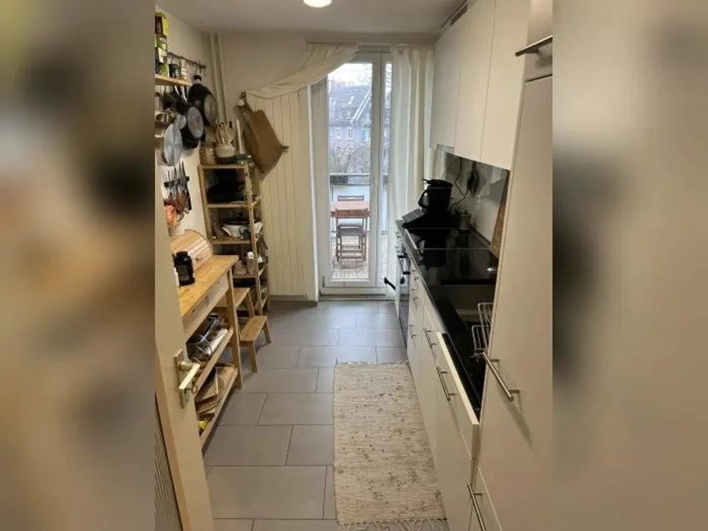 Old Building Apartment at Goldbrunnenplatz - Photo 6 of 10