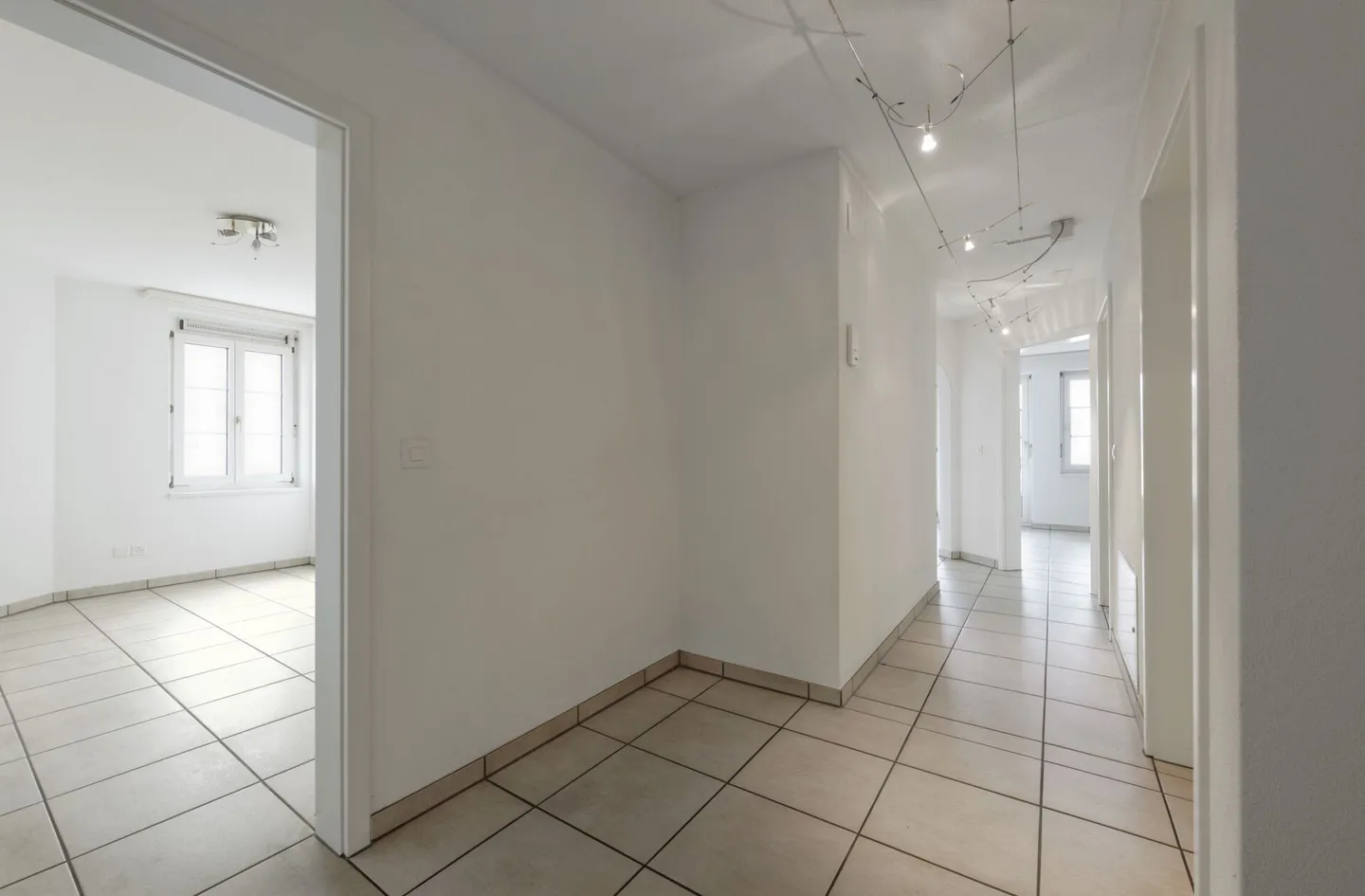 Appartement spacieux et abordable de 3,5 pièces au centre de Wildegg - Photo 13 sur 15