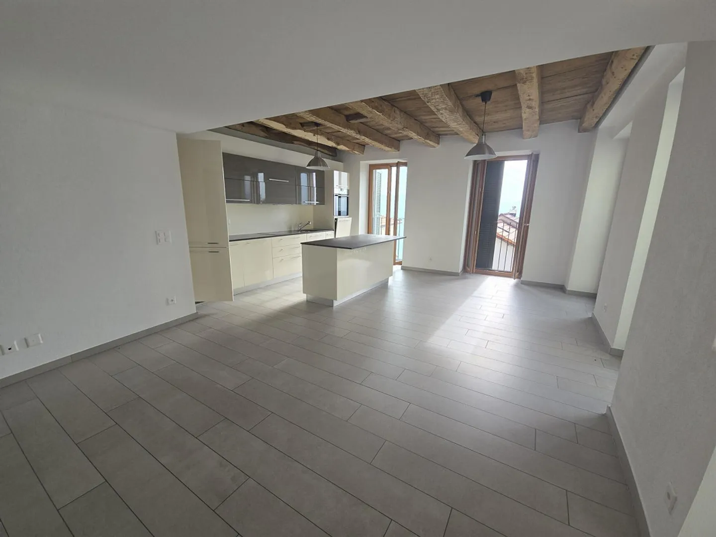 Beautiful house with 4.5 rooms renovated with lake view in Cademario - Photo 2 of 10