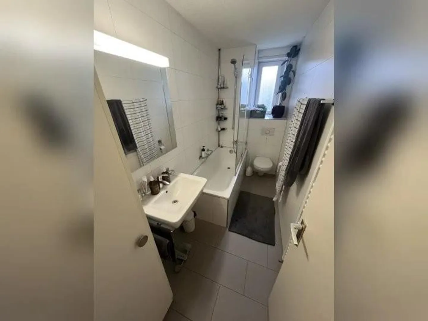 Old Building Apartment at Goldbrunnenplatz - Photo 7 of 10