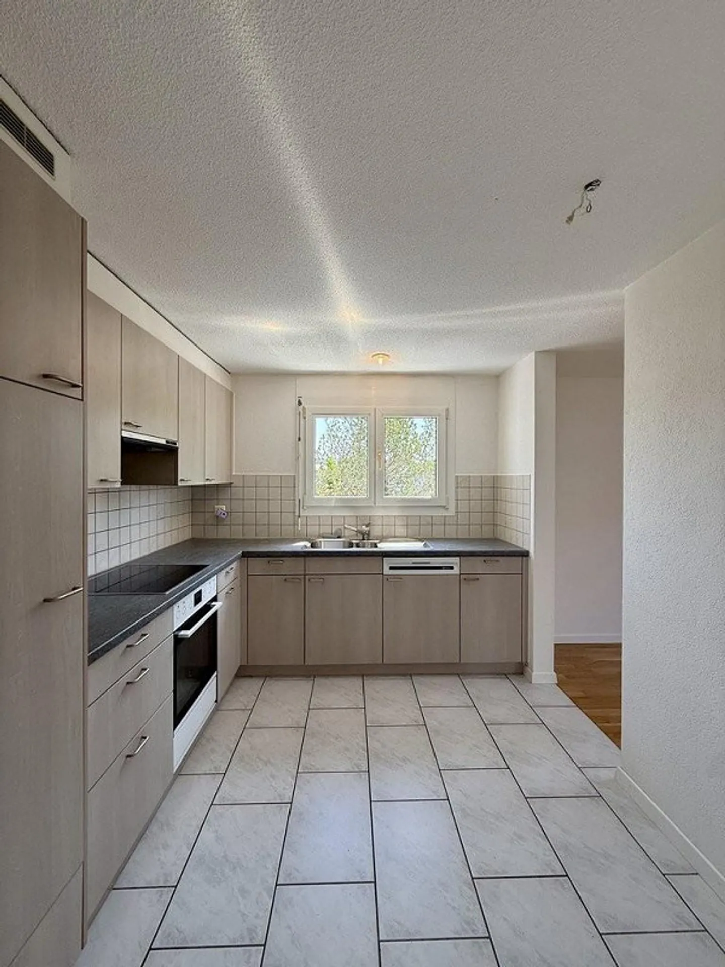 Appartamento attraente di 4,5 stanze con balcone al 1° piano - Foto 4 di 11