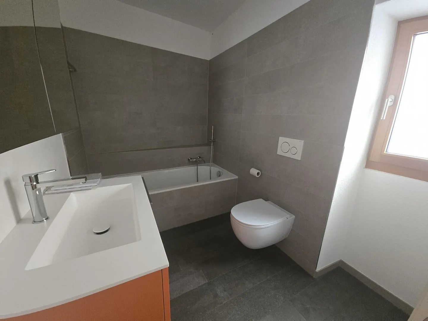 Beautiful house with 4.5 rooms renovated with lake view in Cademario - Photo 4 of 10