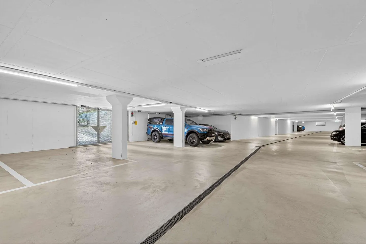 Modern, bright 5.5 room apartment with a 35.5 m² large terrace - Photo 9 of 10