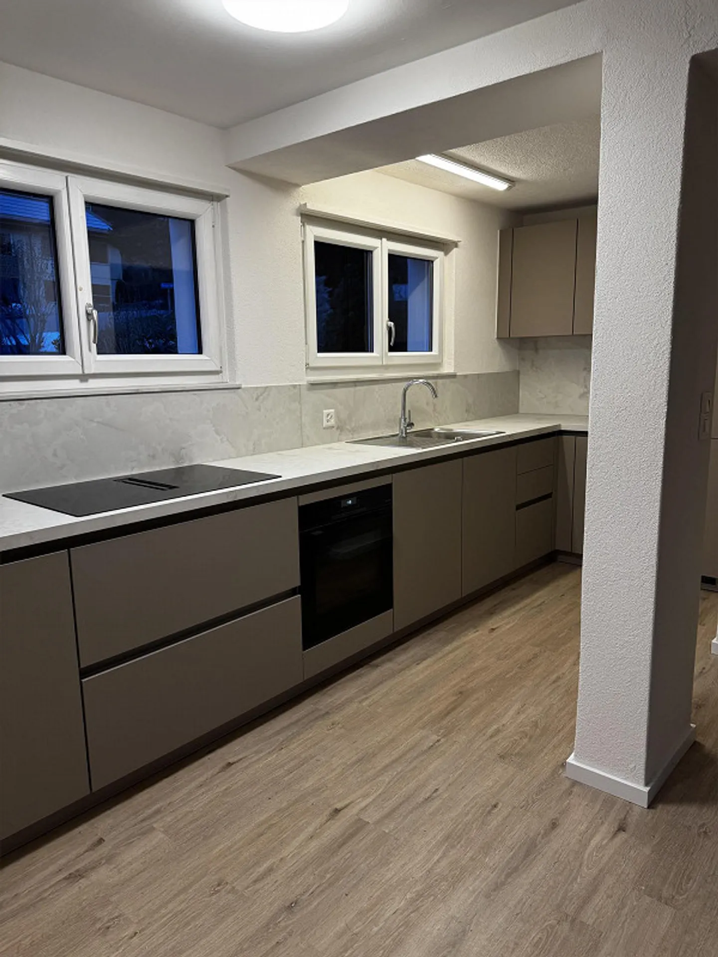 Une maison familiale double de 5,5 pièces récemment rénovée - Photo 5 sur 19