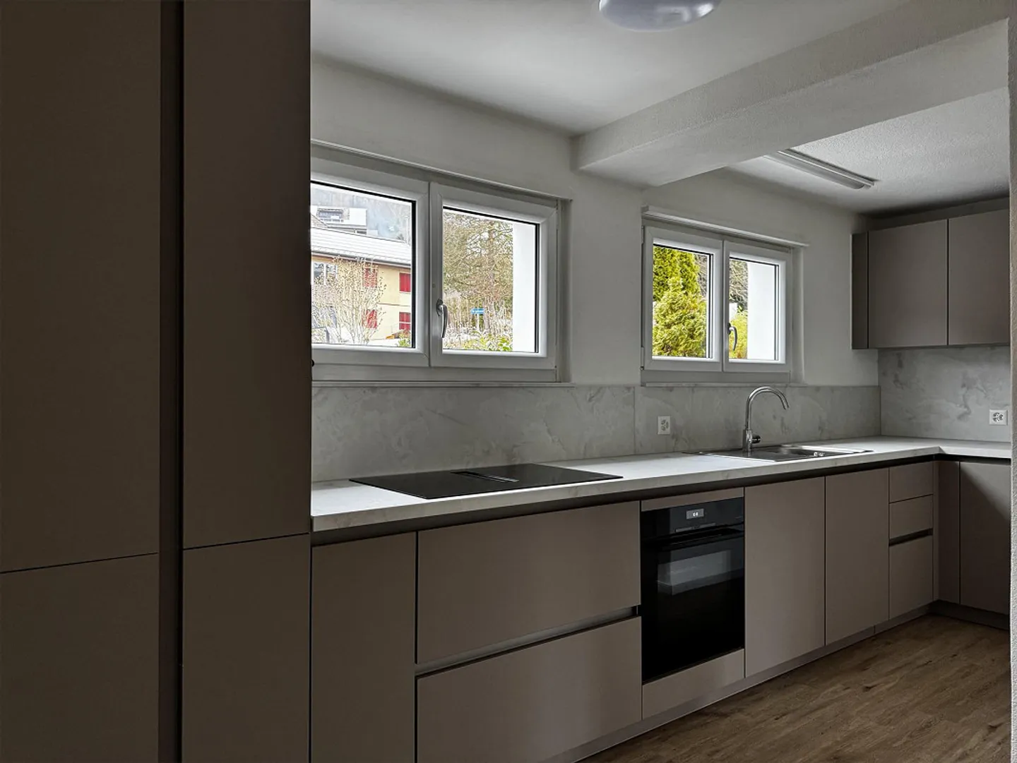 Une maison familiale double de 5,5 pièces récemment rénovée - Photo 6 sur 19