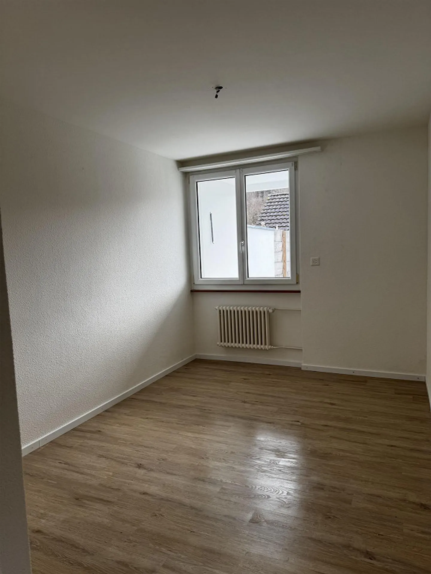 Une maison familiale double de 5,5 pièces récemment rénovée - Photo 8 sur 19