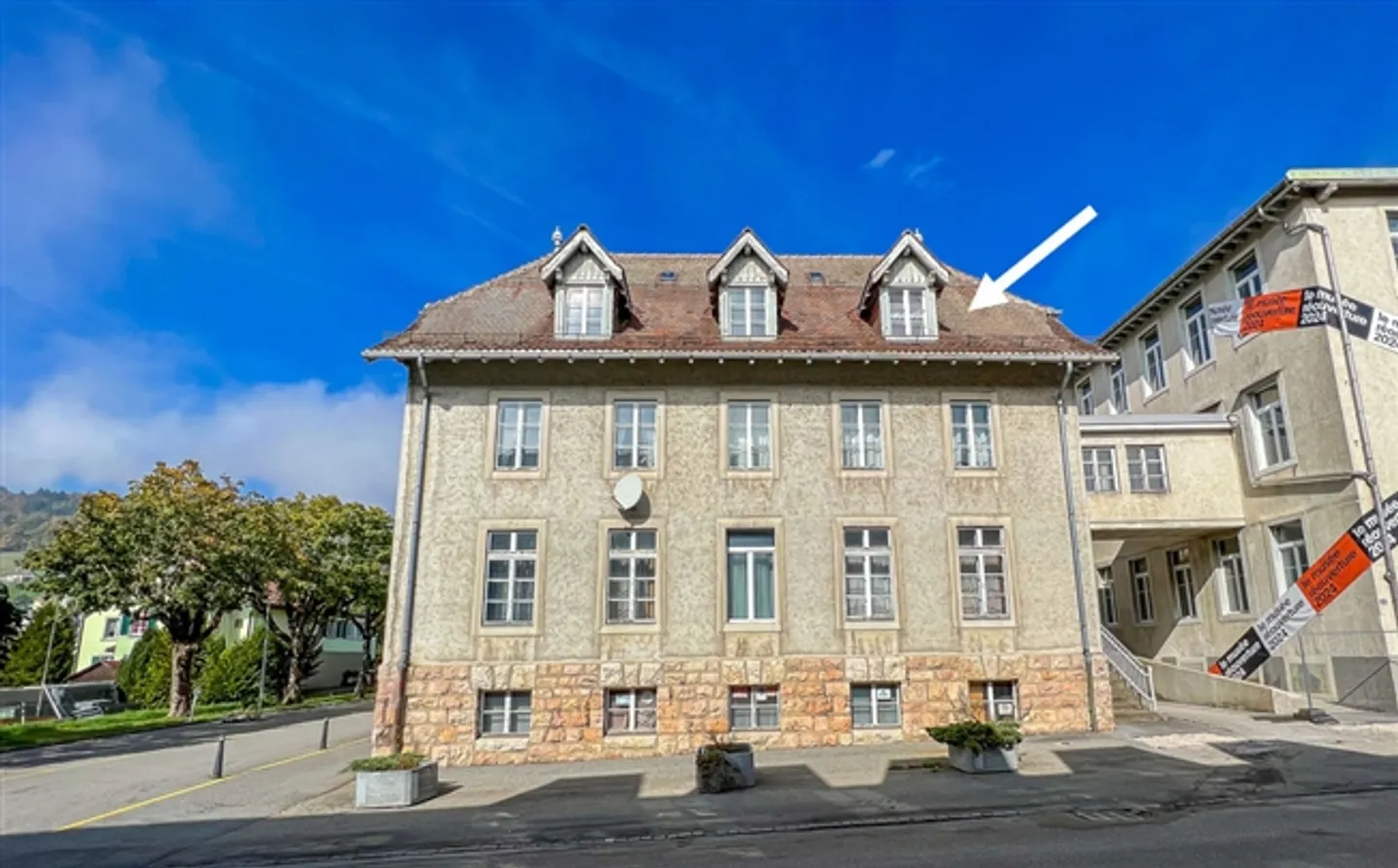 «Geräumige 3,5-Zimmer-Eigentumswohnung zum Renovieren
Im Herzen von Ste-Croix» - Foto 2 von 14