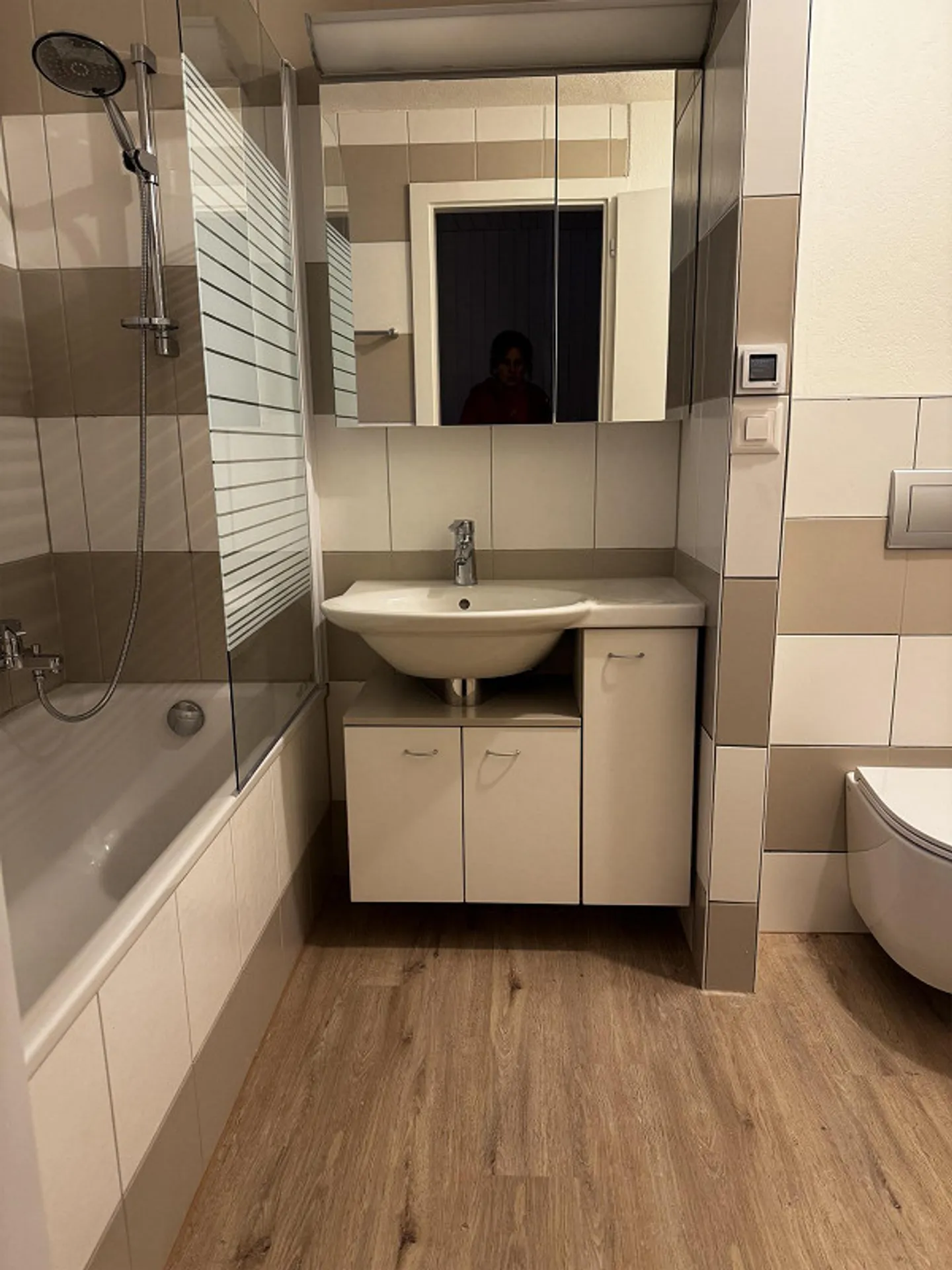 Une maison familiale double de 5,5 pièces récemment rénovée - Photo 12 sur 19