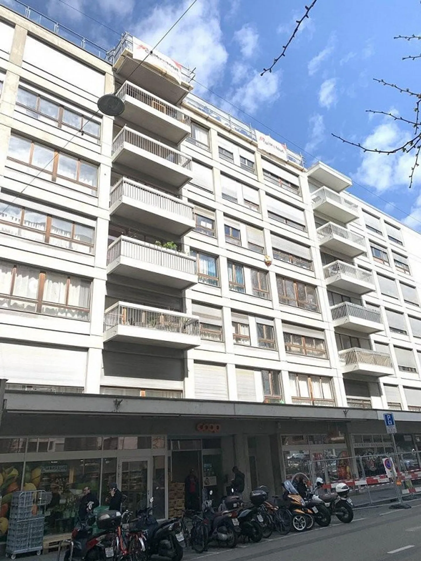 Bright penthouse with large terrace in Eaux Vives - Photo 1 of 3