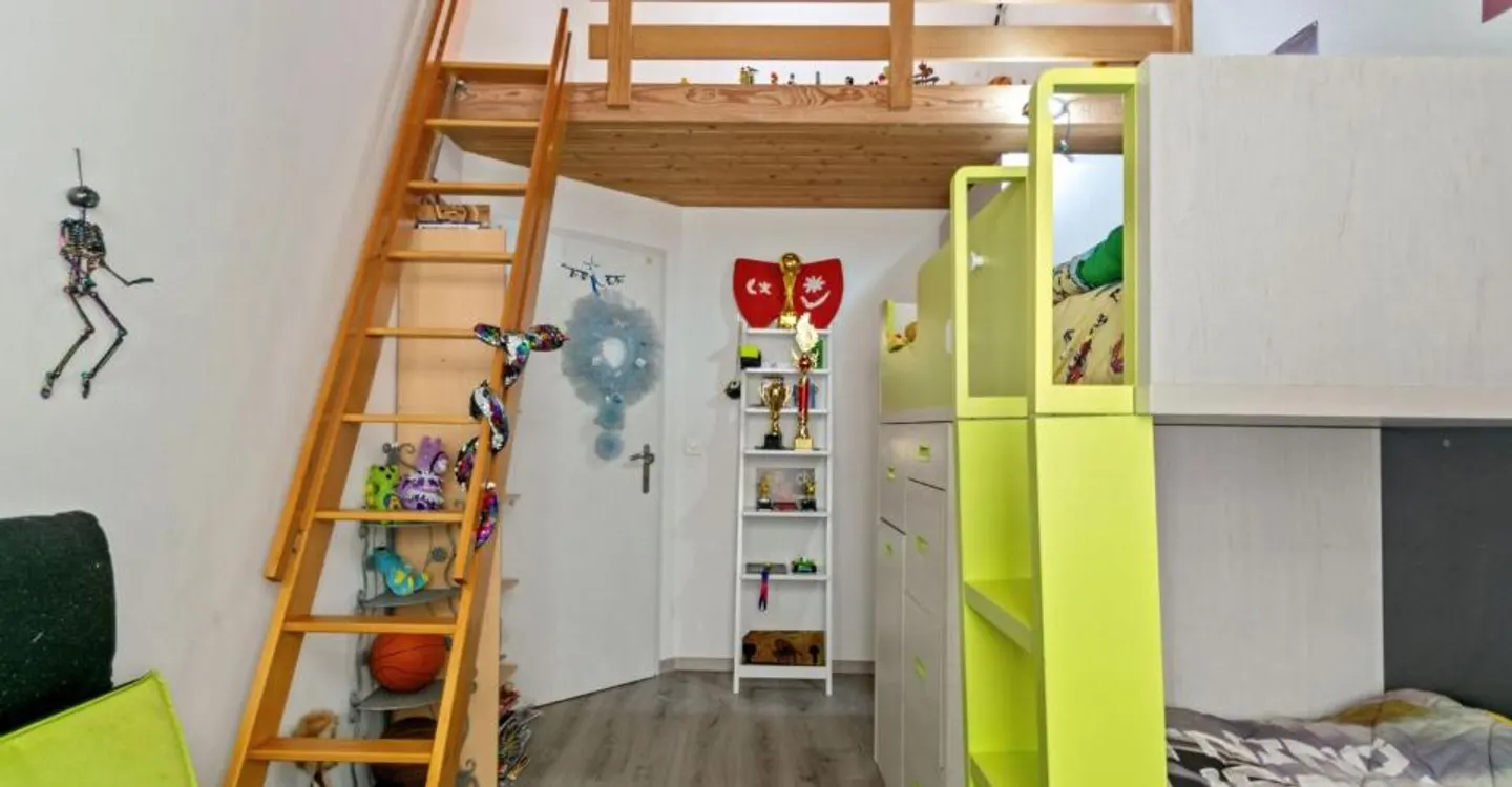 St-Imier, 4.5-room duplex with balcony and parking space - Photo 8 of 11