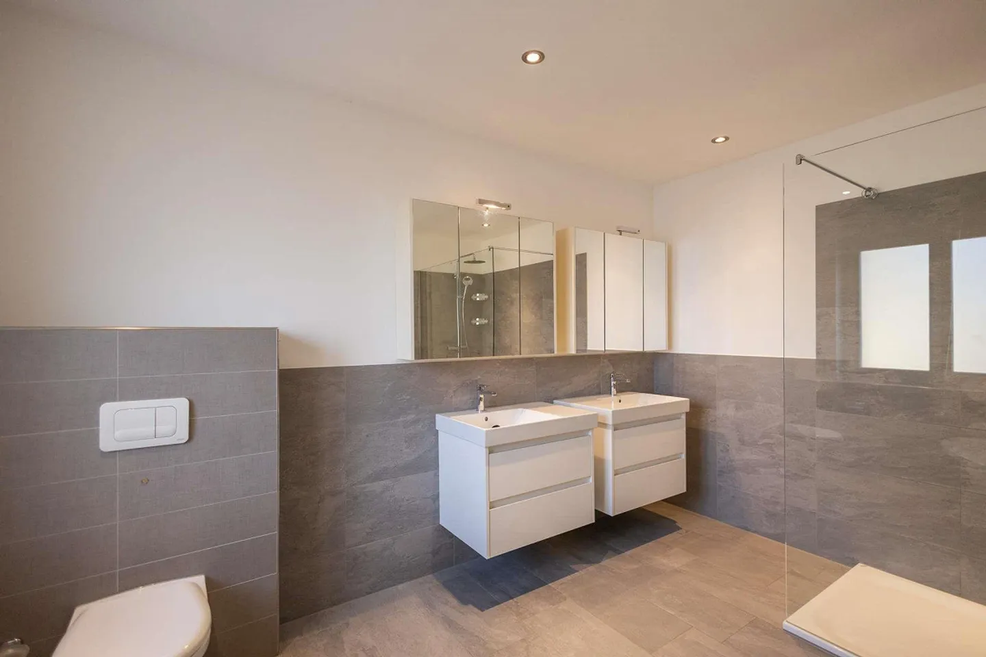 Appartement exclusif de 4,5 pièces à Jona avec une impressionnante terrasse de 88 m² - Photo 9 sur 16