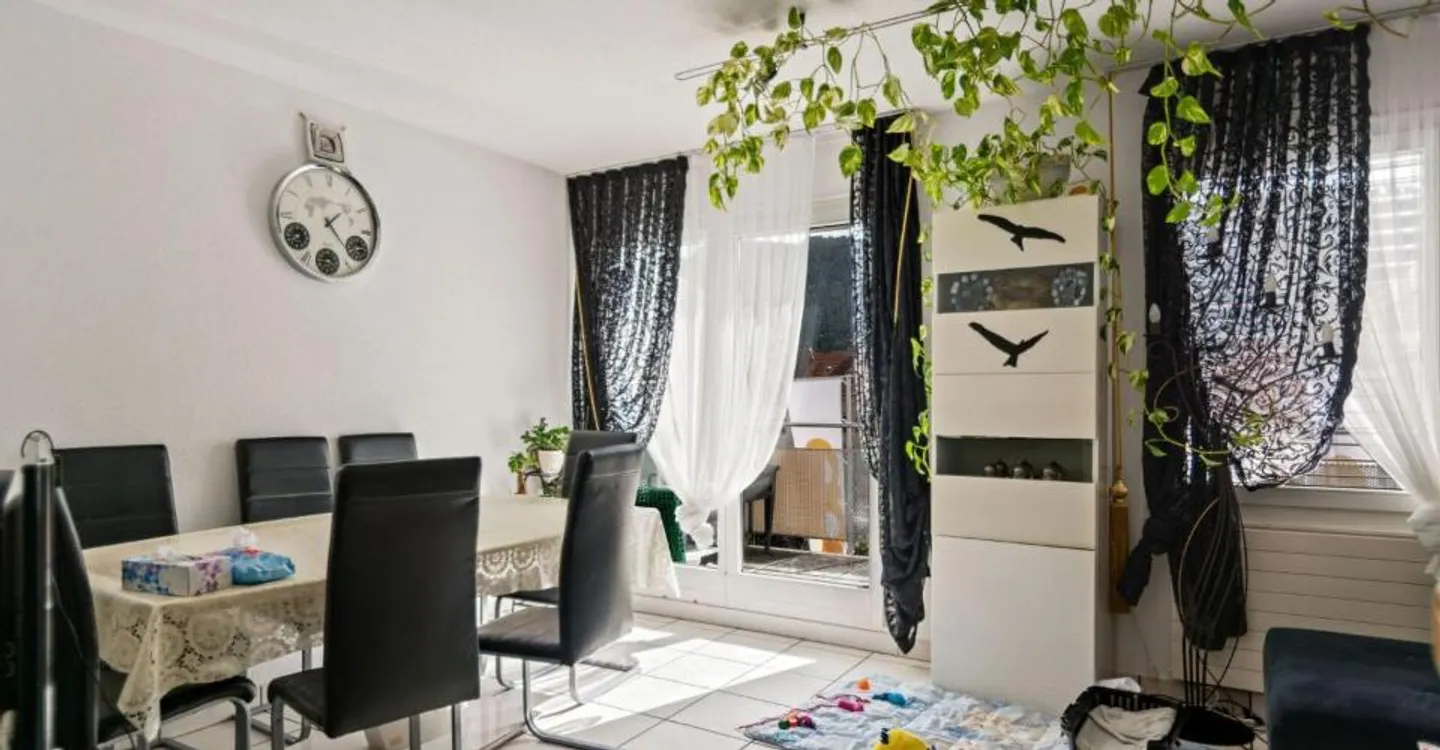 St-Imier, 4.5-room duplex with balcony and parking space - Photo 3 of 11