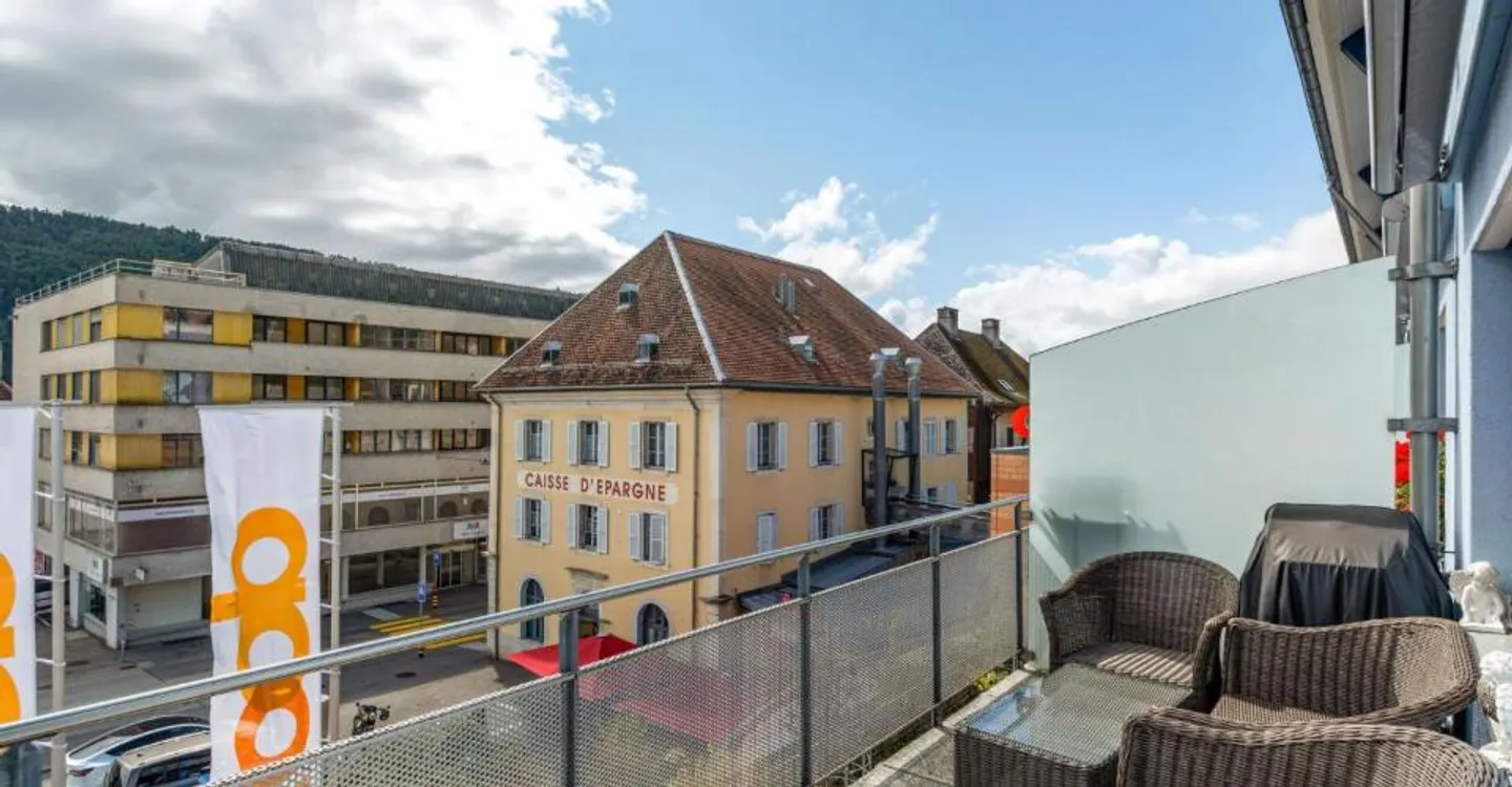 St-Imier, 4.5-room duplex with balcony and parking space - Photo 4 of 11