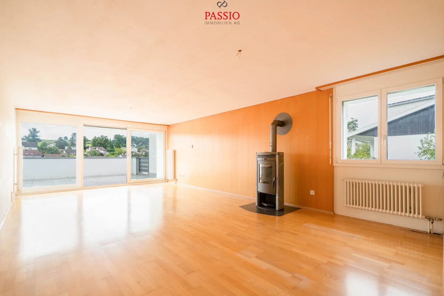 Spacious 5.5-room terrace apartment with magnificent views - Photo 4 of 27